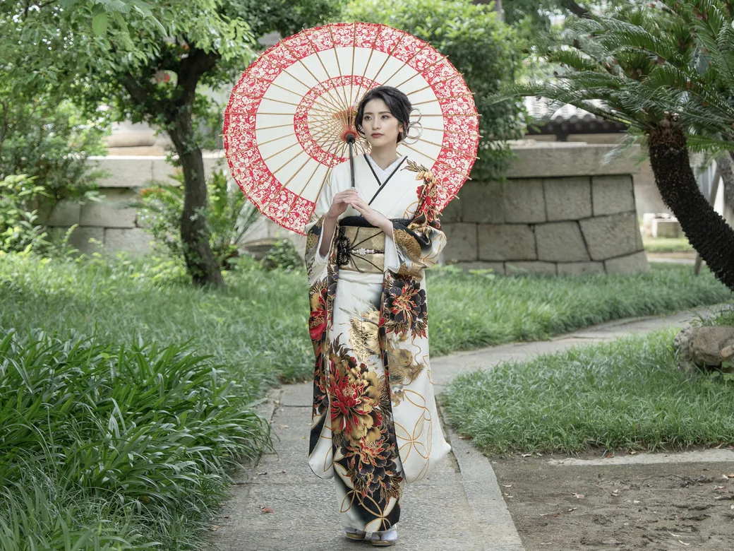 Complete Your Kimono Look with a Japanese Umbrella 